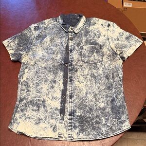 Guess Men's Blue and White Casual Shirt